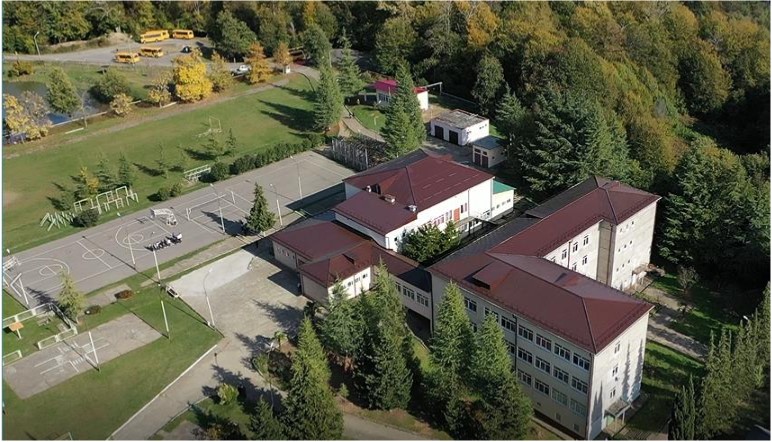 Фотография школы.